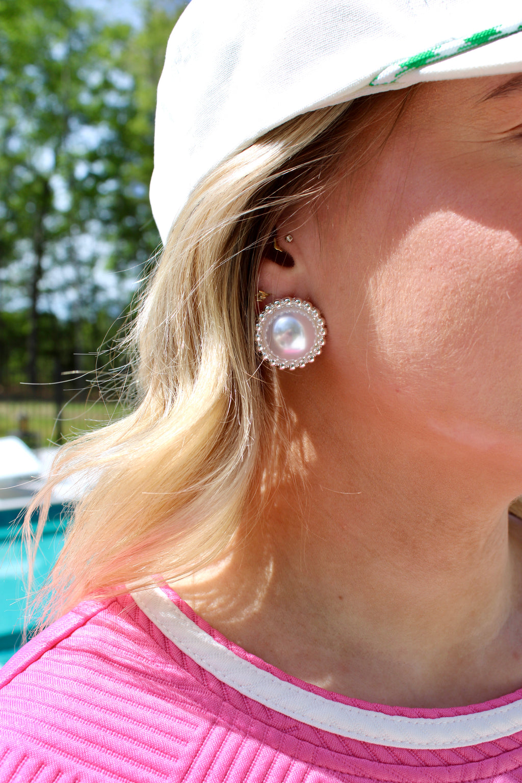 Rim Pearl Stud Earrings: Silver