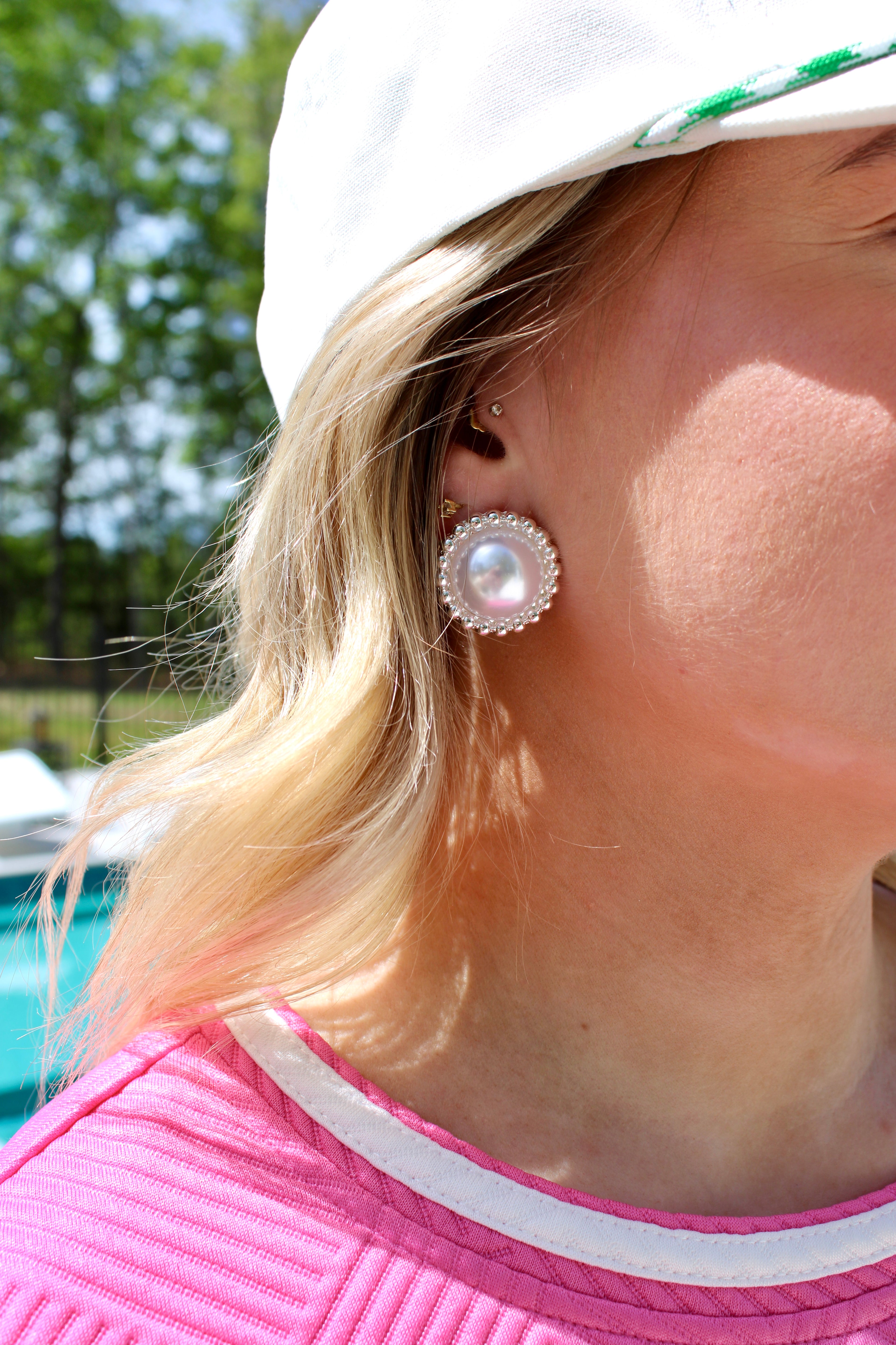 Rim Pearl Stud Earrings: Silver